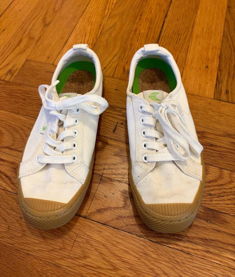 Cariuma OCA Low Canvas Sneakers Trainers Off White Gum Sole Size W8/M6.5 EU 39